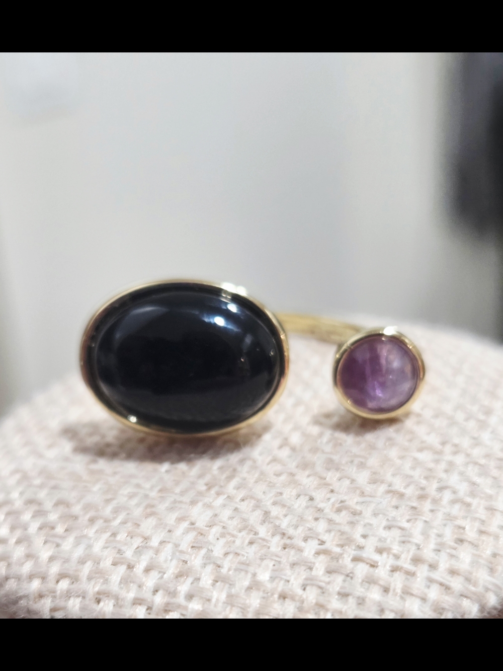 Gold Oval Onyx and Amethyst Stone Floater Ring - Picture 4 of 5